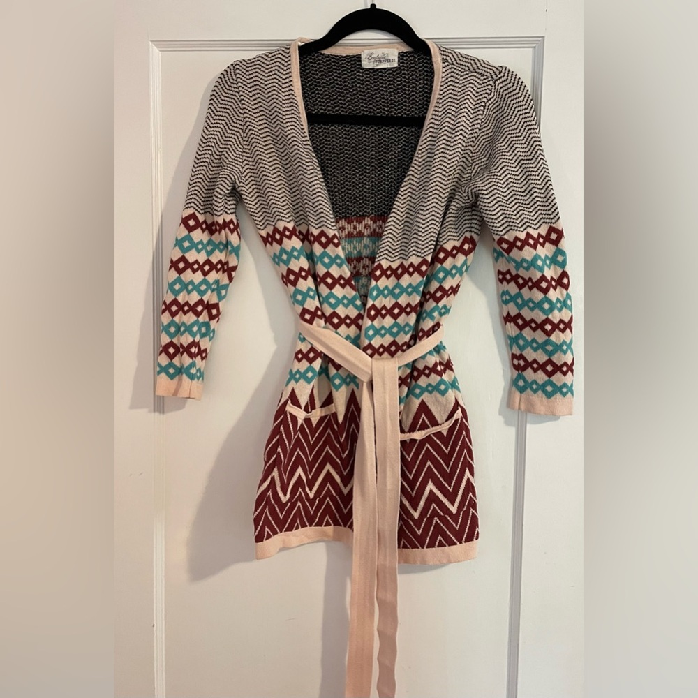 Boutique Forever 21 Sweater